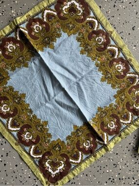 100% COTTON Vintage-Inspired Paisley Border Square Nakin in Blue and Olive